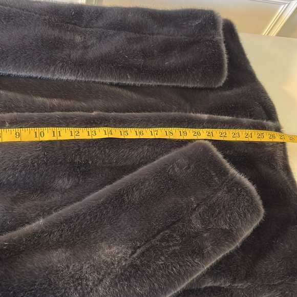 Vince Camuto faux fur jacket size small colour aubergine - Picture 2 of 12